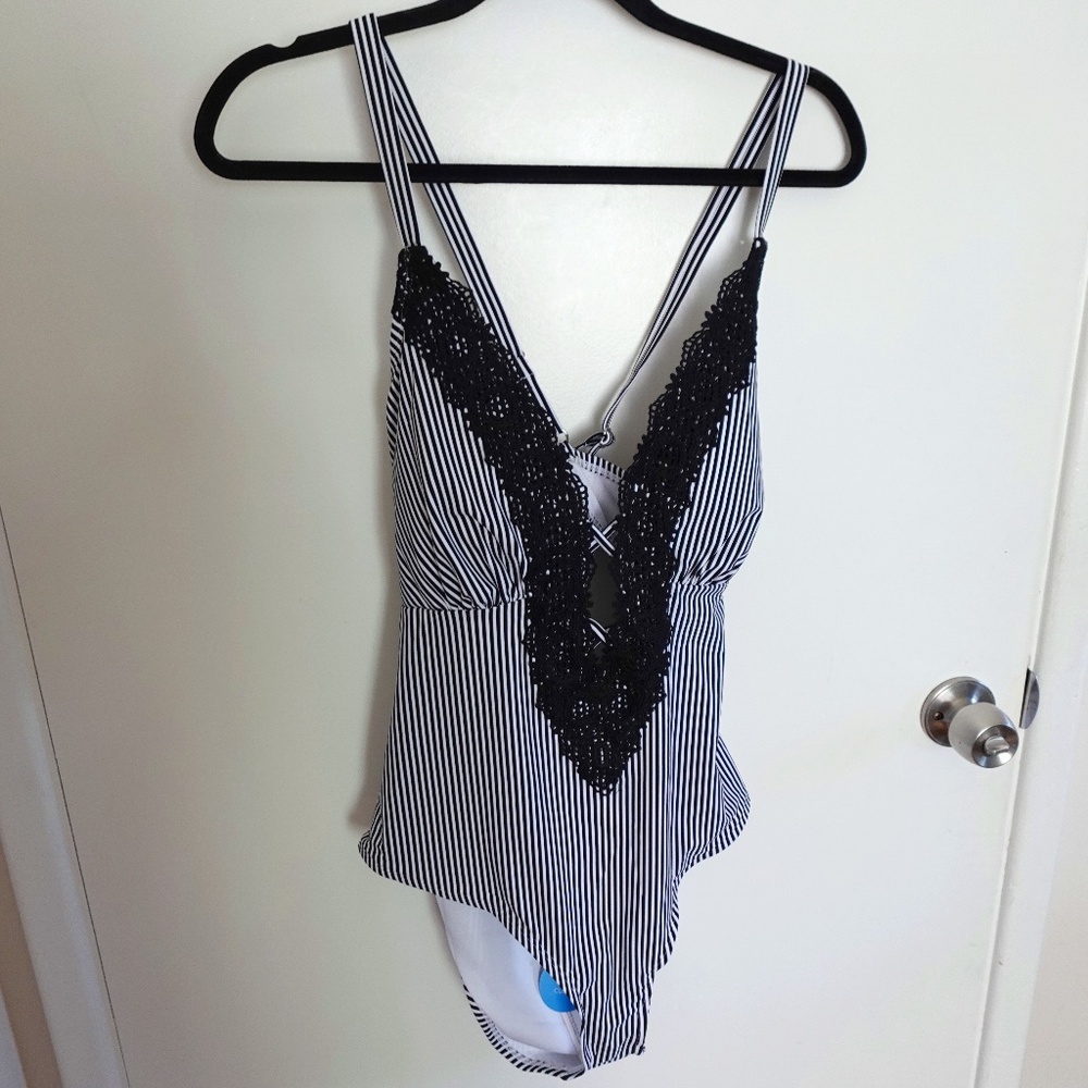 NWT Cupshe One Piece Swimsuit Bathing Suit Black White Size 1X